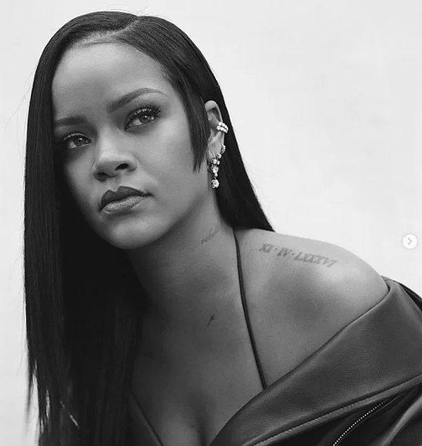 8. Rihanna, Savage X Fenty markasının yılbaşı koleksiyonuyla yine ortalığı yangın yerine çevirdi!
