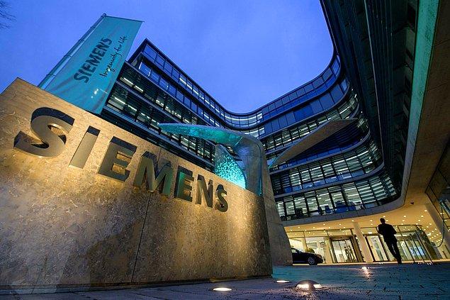 12. Neredeyse her eve giren Alman mühendislik devi Siemens'in, 2003-2006 yılları arasında tarihin en büyük yolsuzluk skandalına karışması tüm dünyada şok etkisi yaratmıştı!