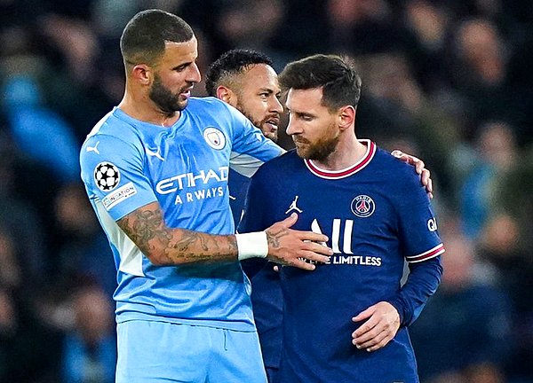 Şampiyonlar Ligi D Grubu dev maça sahne oldu. Manchester City, sahasında PSG'yi ağırladı.