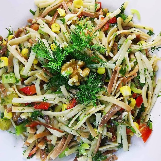 3. Kavrulmuş Erişte Salatası