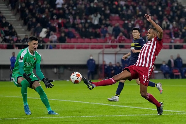 Fenerbahçe, E. Frankfurt ile Antwerp'in 2-2 berabere kalmasının ardından yoluna Avrupa Konferans Ligi'nde devam edecek.