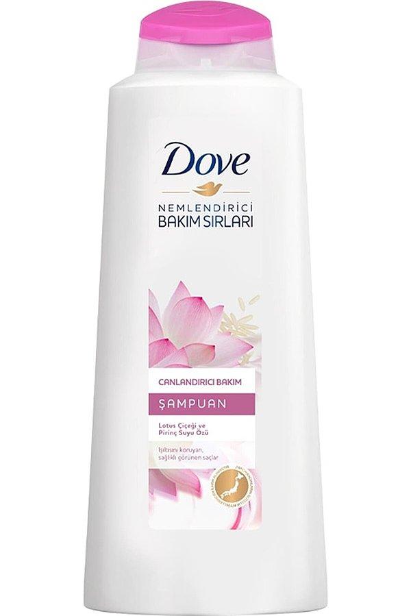 3. Dove'un lotus çiçeği ve pirinç suyu özü içeren canlandırıcı bakım şampuanı, en çok satan saç bakım ürünlerinden biri olmuş.