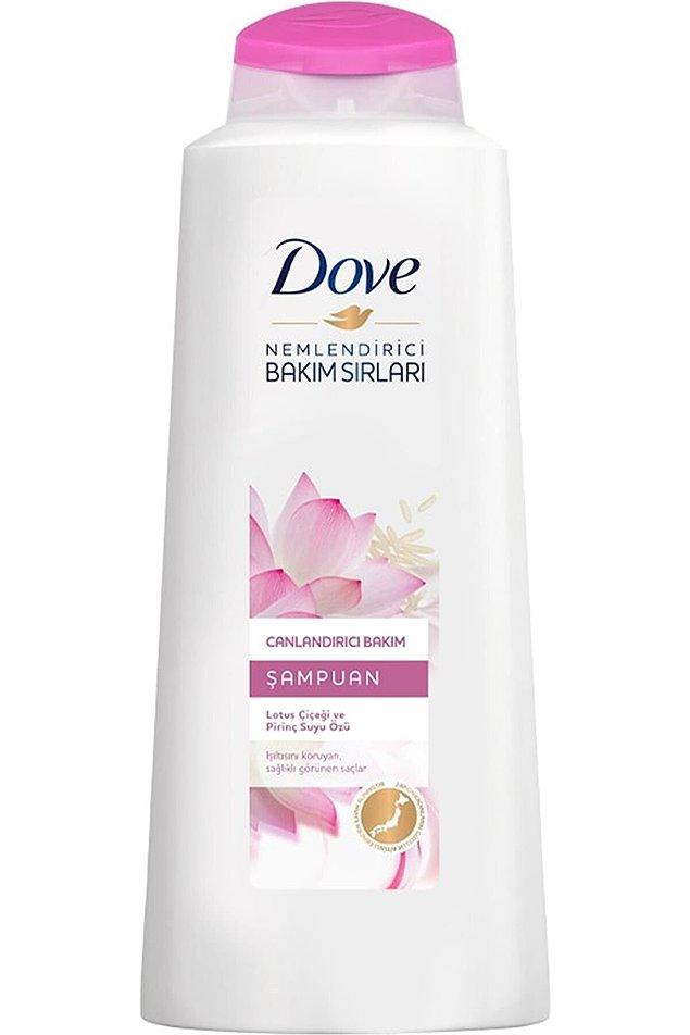 3. Dove'un lotus çiçeği ve pirinç suyu özü içeren canlandırıcı bakım şampuanı, en çok satan saç bakım ürünlerinden biri olmuş.