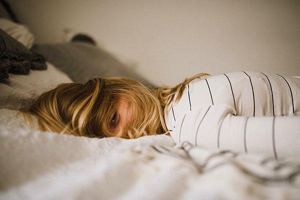 15. Ölümcül ailesel insomnia denilen ve uykuyu tamamen engelleyen hastalık, hayatınızı kaybedene kadar uyanık kalmanıza sebep olur.
