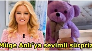 Müge Anlı'nın Öğle Yemeği Sırasında Aldığı Tatlı Sürpriz ve Küçük Not Gözlerden Kalpler Çıkarttı