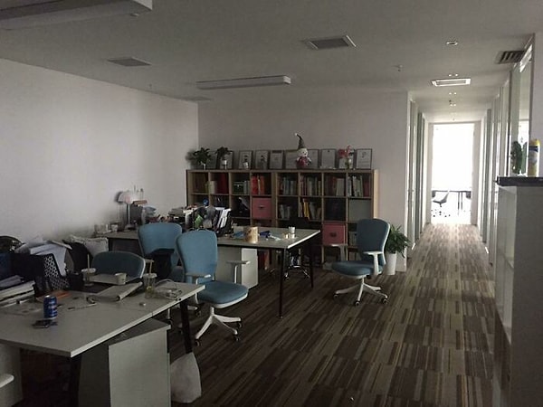 15. Пришел на работу в грозу, но мой босс забыл сказать мне, что сегодня объявили выходной