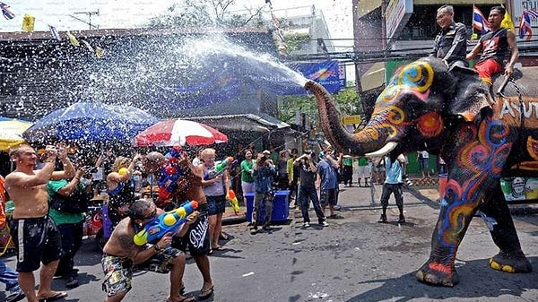 17. Songkran Festivali