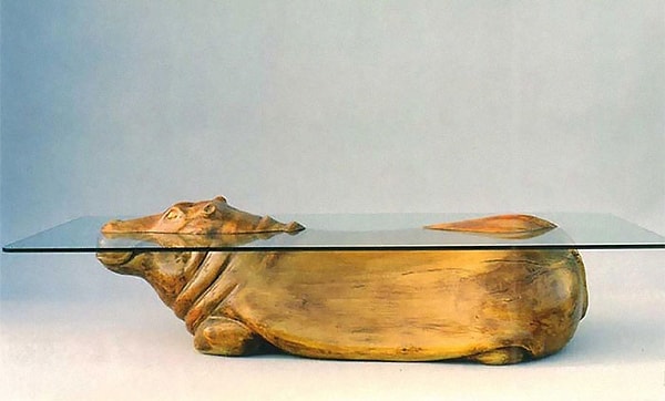 7. Частично "затопленный" стол с бегемотиком