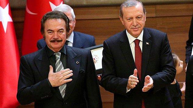 Erdoğan iktidarına yakın söylemlerinin de sorulduğu Gencebay, “Bunlar komik” dedi ve ekledi: “Ben devletçiyim, ben hiçbir zaman herhangi bir partili olmadım."
