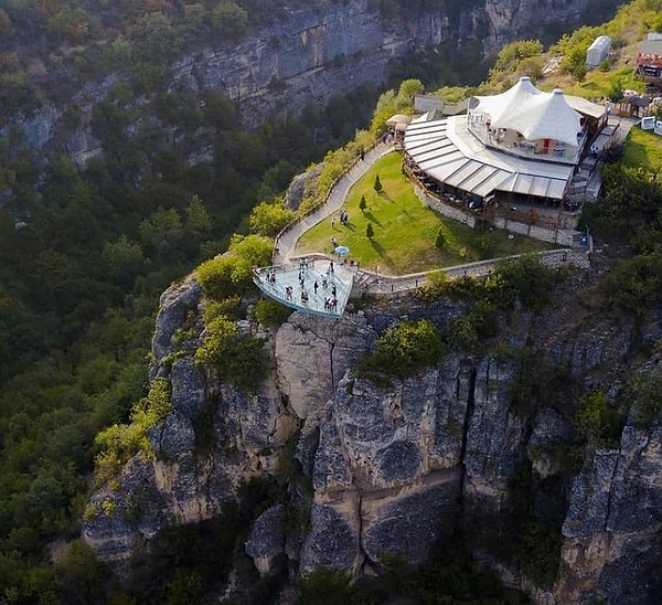 40. Adrenalin dolu bir manzara deneyimi; Kristal Cam Teras...