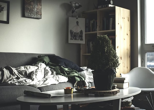 14. Когда я жил один, я убирал свое жилище, и оно оставалось чистым. А когда живешь с кем-то, то примерно через 10 минут оно снова становится беспорядочным