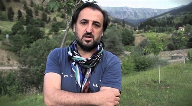 Sonbahar, Gelecek Uzun Sürer ve Rüzgarın Hatıraları gibi efsane filmlerin yönetmenliğini yapan Özcan Alper'in "Karanlık Gece" isimli yeni filminde yer aldı.