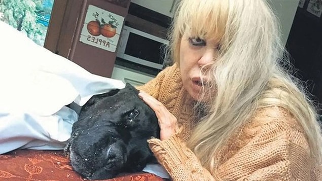 Günaydın gazetesi, Zerrin Özer ve Hurma'nın vedalaşma anına ait bu fotoğrafı yayınladı.