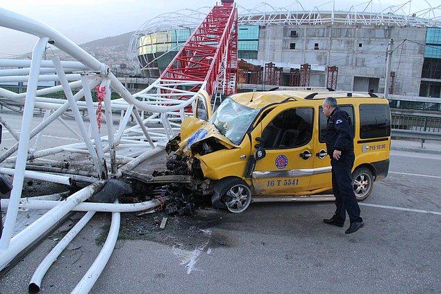 Ve de Bursa-İzmir karayolunda devrilen vincin ticari bir aracın üzerine düşmesi nedeniyle araçta bulunan 1 kişi hayatını kaybetmişti.