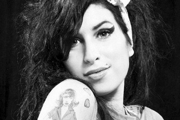 Hayata erken veda eden Amy Winehouse'u o efsane sesi ve unutulmaz şarkılarıyla hatırlayacağız...
