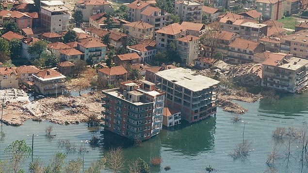 'Marmara'da 250 yılda bir büyük deprem oluyor. Son büyük depremler 1509 ve 1766'da'
