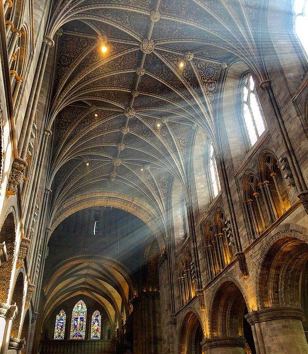 5. Jo Borzsony'nin perspektifinden Hereford Katedrali: