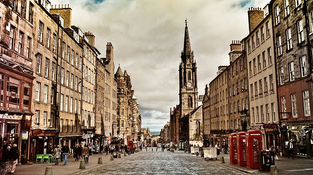 1. Kasvetli şehirlerin karanlık lordu: Edinburg, İskoçya