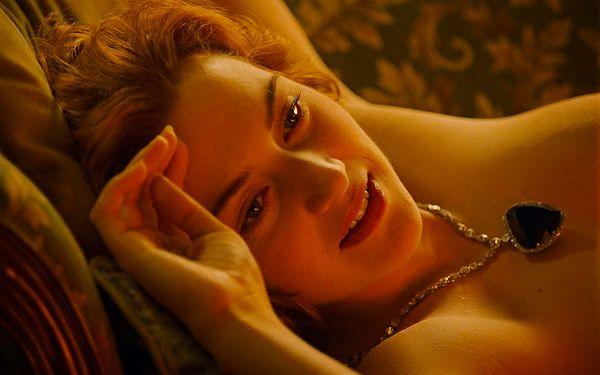 1. Tüm zamanların en çok gişe yapan filmlerinden olan 'Titanik'in tartışmasız en ünlü sahnelerinden biri başrol Kate Winslet'ın çıplak halde koltuğa uzandığı kısım olmuştu.