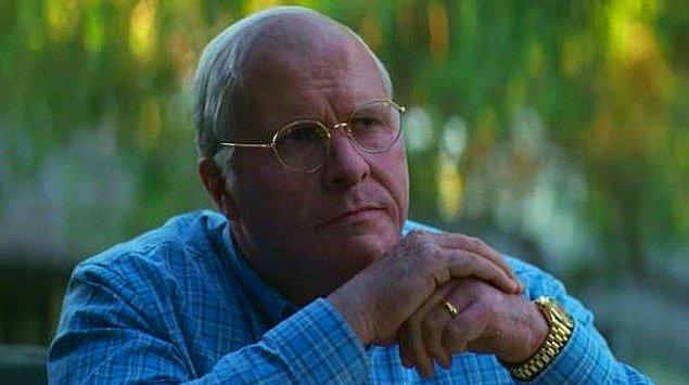 17. 'Vice' filminde Dick Cheney'i canlandıran Christian Bale boynunu kalınlaştırabilmek için 3 bin dolar değerinde bir egzersiz aleti almış.