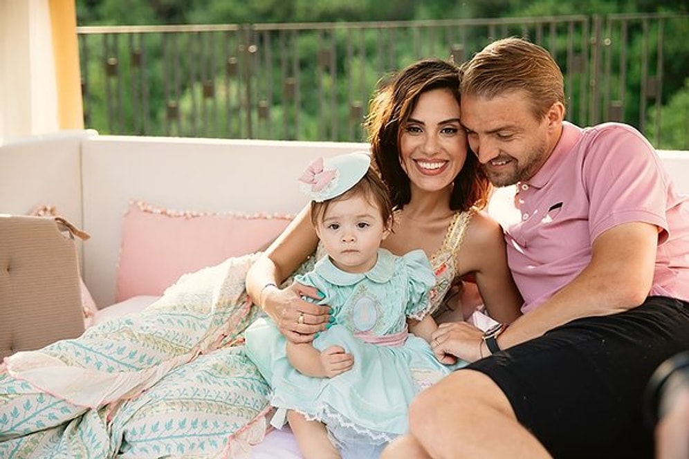 Şükran Ovalı  ve Caner Erkin Çiftinin Kızı Mihran Ela Büyüdü! Mihran Ela'nın Annesine Olan Benzerliği...