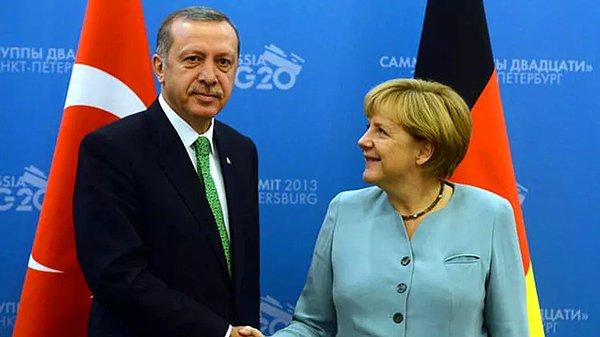 Konu hakkında Cumhurbaşkanı Erdoğan “Şansölye Merkel’e ‘Bizim 8 milyon 400 bin üniversite gençliğimiz var’ dediğimizde böyle bir üfledi, şaşırdı. Bizim eksiğimiz nerede? Keyfiyette.” demişti hatırlarsanız.