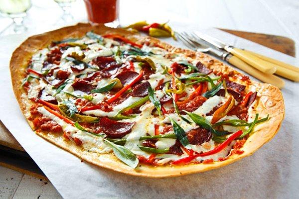 11. Lavaş pizza çok lezzetli ve basit.