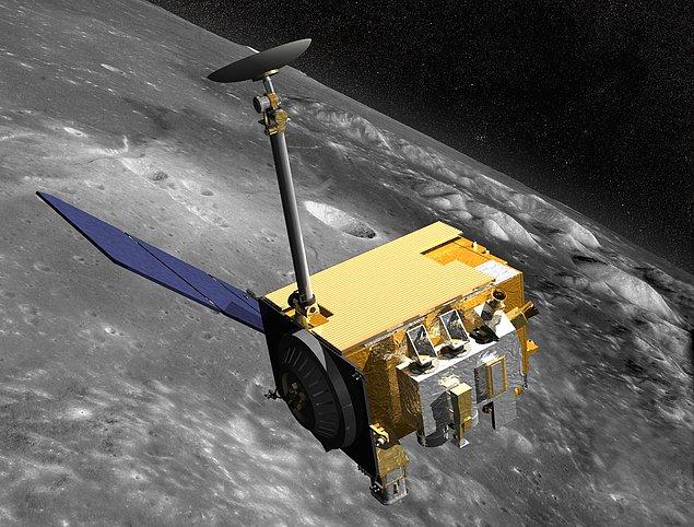 NASA'nın 2009 yılından beri Ay yörüngesinde dönen aracı Lunar Reconnaissance Orbiter, bu defa kamerasını Satürn'e çevirdi.