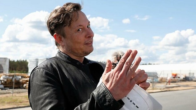 Kendisinin yarattığı beyin makinesi olarak adlandırılan 'Neuralink' marka cihazlar da bu konuda çalışmalar sağlıyor.