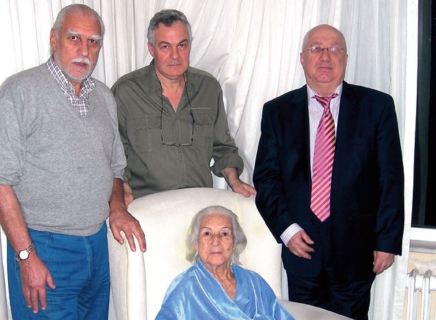 Halid Turhan Bey, yarışma başkanının kürsüye geçerek şunları söylediğini iddia etti: