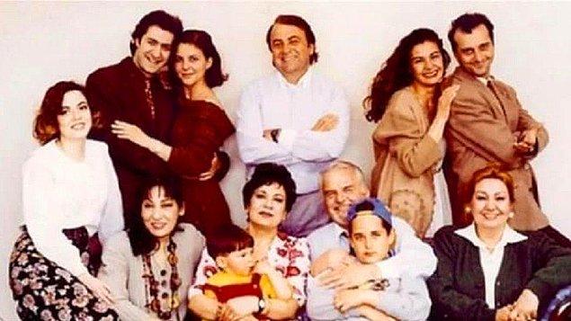 Son günlerde de bu muhteşem dizi Melek Baykal'ın oğlu Burak'ı canlandıran Efe Levent'in babası nedeniyle gündeme geldi.