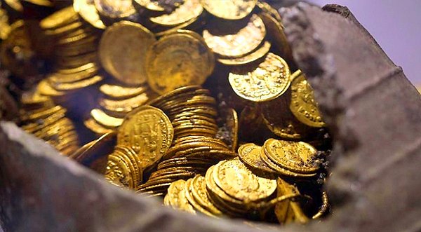 19. yüzyıldan önce 3,5 gram ağırlığında altın sikkeler kullanılırken, daha sonra 7 gram ağırlığında kullanılmaya başlanmıştı.