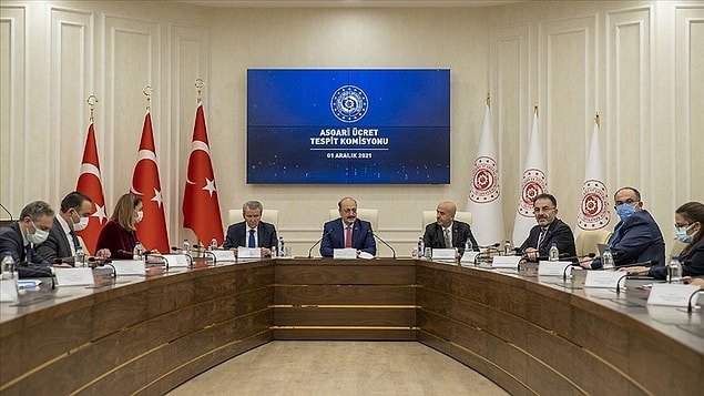 Eğer çalışanların maaşlarındaki asgari ücret kadar olan kısımdan vergi alınmaması talebi kabul edilirse de maaşı ne kadar olsun çalışan herkes asgari ücret kadar olan kısım için gelir ve damga vergisi ödemez veya bu miktarda AGİ alabilir.