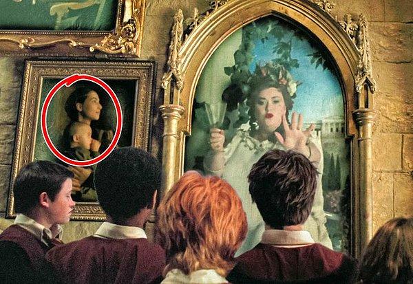 4. Harry Potter ve Azkaban Tutsağı filminde bu tablodaki kadın ve bebek aslında serinin yönetmeni Alfonso Cuaron'un eşi ile bebeği.