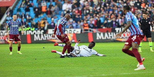 Spor Toto Süper Lig'İn 15. haftasında lider Trabzonspor, sahasında Adana Demirspor ile karşı karşıya geldi.