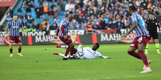 Spor Toto Süper Lig'İn 15. haftasında lider Trabzonspor, sahasında Adana Demirspor ile karşı karşıya geldi.