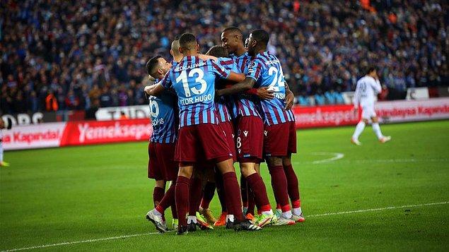 Trabzonspor'a galibiyeti getiren golleri 26. dakikada Anthony Nwakaeme ve 54'te Marek Hamsik kaydetti.