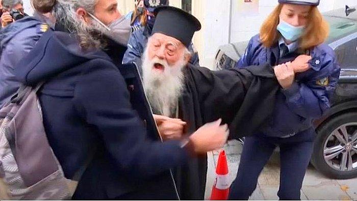 Yunanistan'da Papa Francis'e Protesto: 'Sen Bir Kafirsin!'