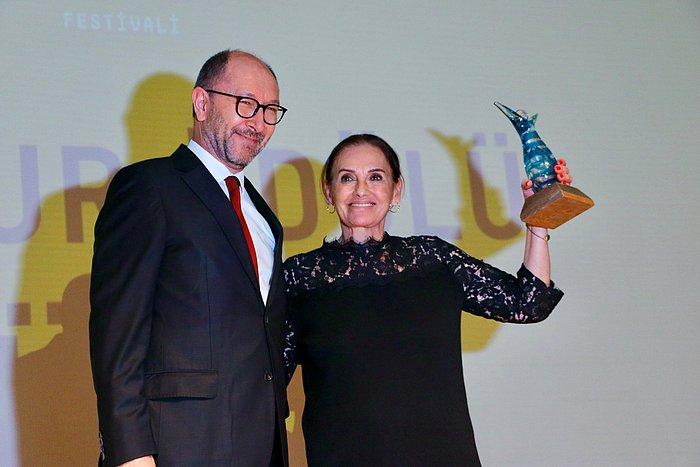Sanatçı Nur Sürer, Sinema Onur Ödülü'nü Ali İsmail Korkmaz'a Adadı