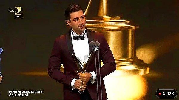 1. Çağlar Ertuğrul'dan Altın Kelebek Ödülleri'nde Tamer Karadağlı'ya gönderme geldi!