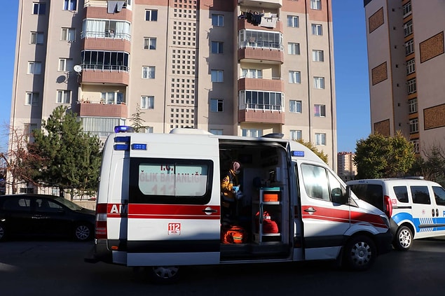 Yaralı koca hastaneye kaldırıldı