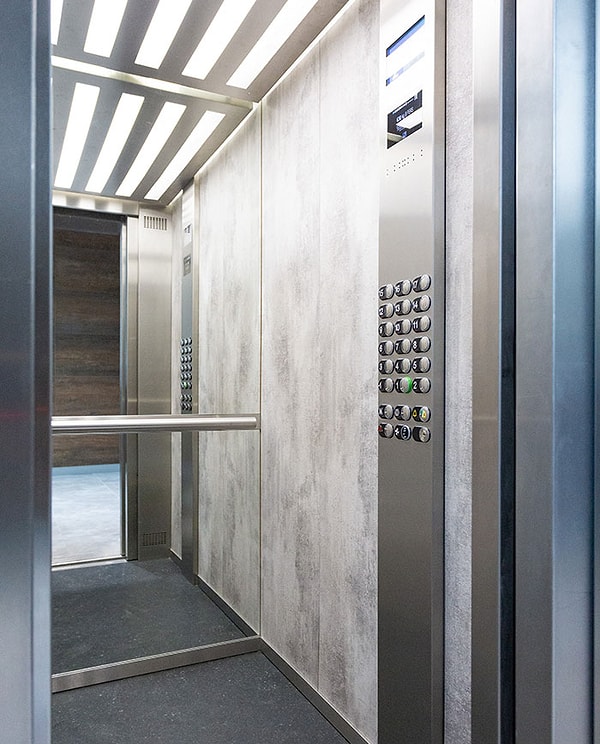 1. Входить в лифт, и не поворачиваться лицом к выходу