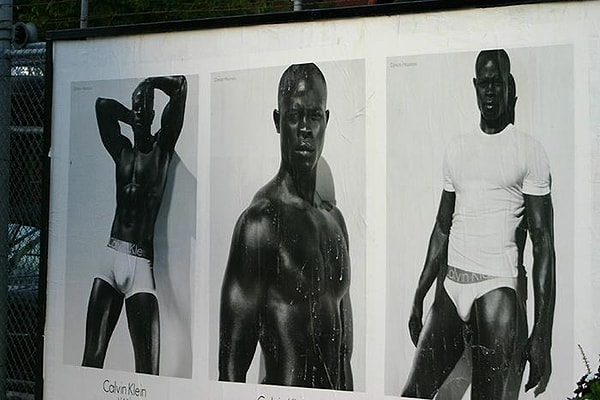 9. Очень важно помнить, что люди, которых вы видите на упаковках нижнего белья, имеют первоклассные советы по тренировкам и питанию. Прискорбно видеть, как мужчины и женщины основывают свою самооценку на том, как выглядит их тело. Конечно, важно правильно питаться и тренироваться, но это не должно определять вас как личность