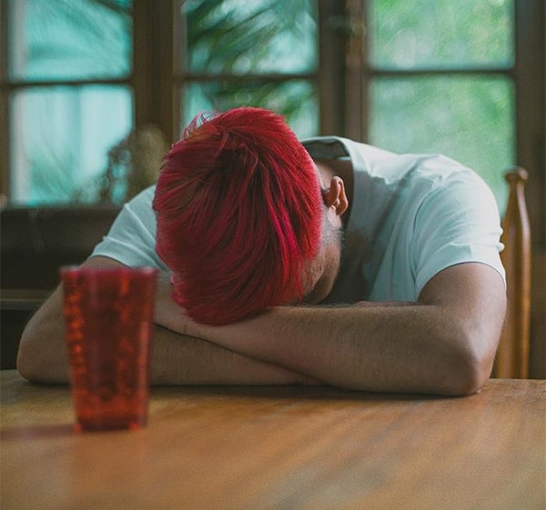 11. Одна из самых важных вещей, которую я усвоил, это то, что я могу быть только лучшей версией себя. У меня никогда не будет густой бороды, острого подбородка или огромных мускулов - этого просто нет в моих генах. Поэтому я сосредотачиваюсь на вещах, которые могу контролировать, и делаю эти аспекты такими, как я хочу (красивые волосы, стройная фигура, чистая кожа и т. д.). Тратить время и силы на невыполнимую задачу только приведет к разочарованию