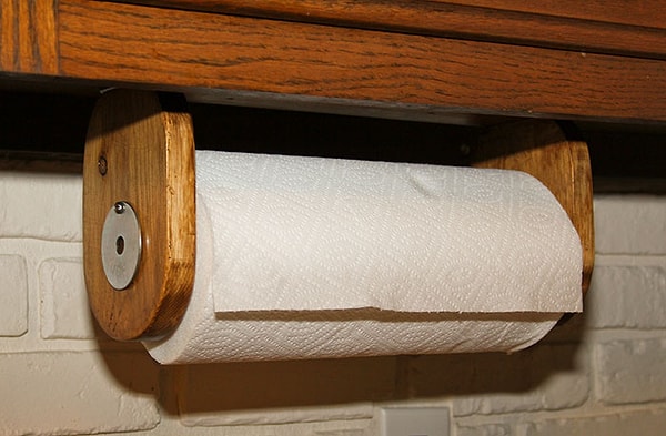 9. Нужно тщательно высушить мясо, рыбу и овощи бумажным полотенцем перед приготовлением. Моя мама всегда готовила слишком водянистую, не хрустящую или карамелизированную курицу, потому что она пропускала этот шаг, и, честно говоря, в большинстве рецептов об этом не упоминается