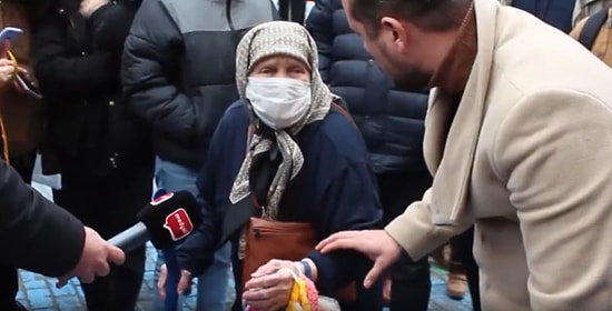 80 Yaşında Sokakta Lif Satan Teyze: 'Sıkıntı Çekiyoruz Hem de Nasıl, Beni Hapse mi Atacaklar, Atsınlar!'