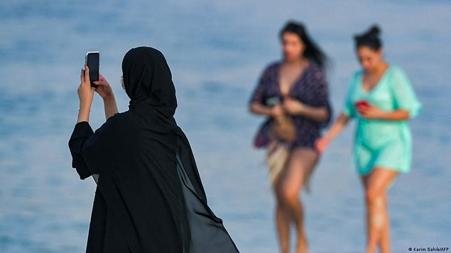 1 Ocak 2022 itibariyle federal hükümet kurumlarının cuma öğleden sonra başlayan yeni hafta sonu tatili uygulamasına geçileceği duyuruldu.