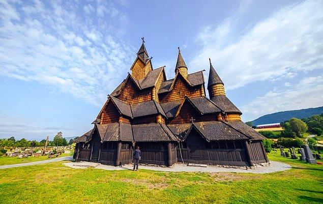 5. Orta çağdan kalma ahşap Norveç kilisesi 1180'de inşa edildi, 1868'de kapatıldı.