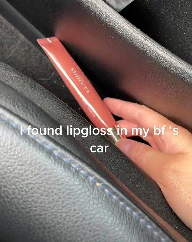 "Erkek arkadaşımın arabasında bir dudak patlatıcısı buldum..."
