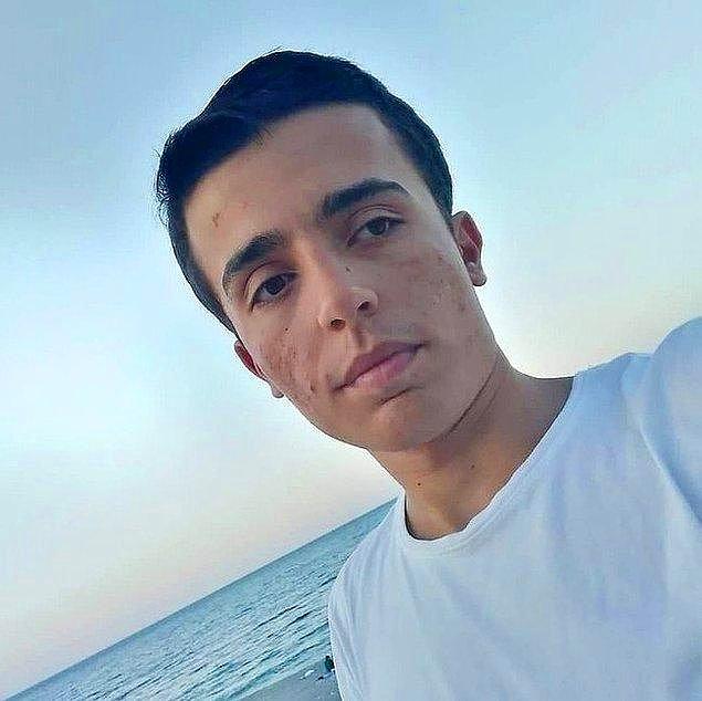 6. Antalya'da kan donduran bir olay yaşandı. Özel öğrenci yurdunda aşçı olarak çalışan İhsan Güney (38), yurdun yemekhanesinde üniversite öğrencisi Mehmet Sami Tuğrul'un (18) başını satırla kesip, göğsünün üzerine koydu.